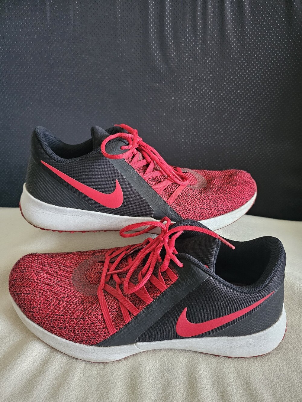 NIKE Men's Varsity Compete Trainer Sneakers Red/black Lace-Up SIZE 12
